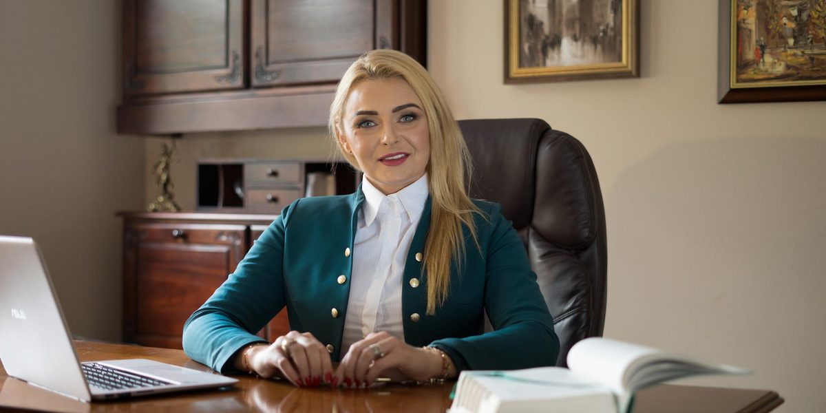 Adwokat Eliza Korsak w kancelarii adwokackiej w Białymstoku